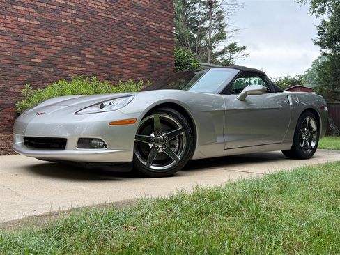 Used 2008 Chevrolet Corvette Convertible w/ Preferred Equipment Group RWD image 2