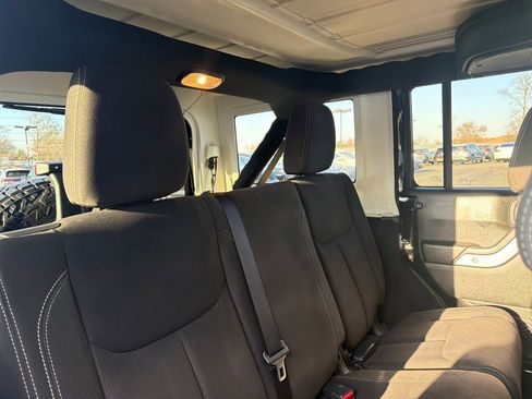 Used 2017 Jeep Wrangler Unlimited Sahara w/ Connectivity Group image 28