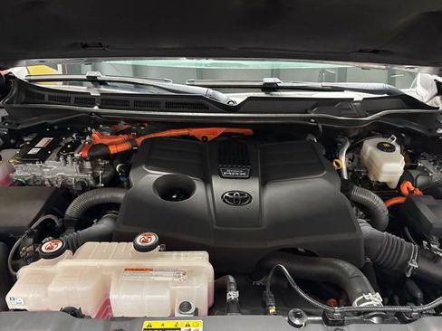 Used 2023 Toyota Tundra Limited w/ Power Package AWD/4WD image 31