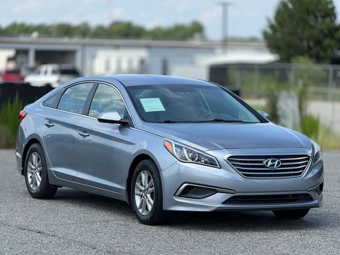 Used 2017 Hyundai Sonata SE FWD image 1