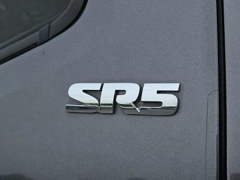 Used 2017 Toyota Tacoma SR5 w/ Tow Package RWD image 14