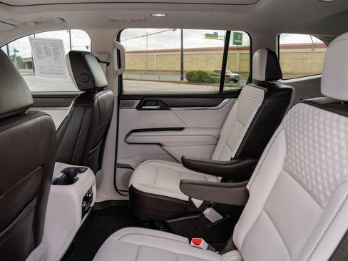 Used 2024 GMC Acadia Denali w/ Super Cruise Package image 16