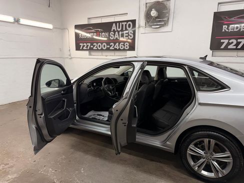 Used 2023 Volkswagen Jetta SE w/ Panoramic Sunroof Package FWD image 12
