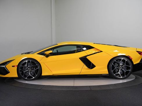 Used 2024 Lamborghini Revuelto AWD/4WD image 8