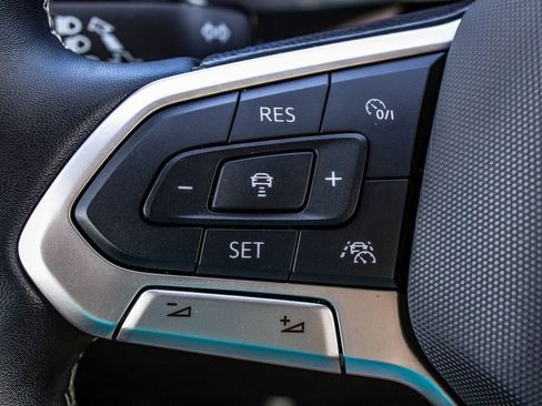 Used 2024 Volkswagen Taos SEL image 27