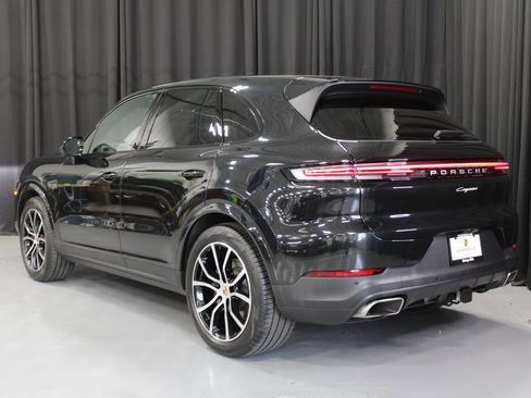 Certified 2025 Porsche Cayenne image 3