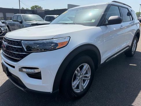Certified 2023 Ford Explorer XLT w/ Equipment Group 202A AWD/4WD image 4