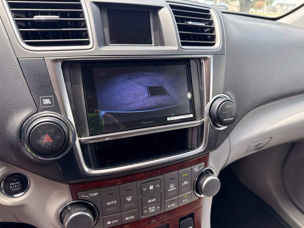 Used 2013 Toyota Highlander Limited FWD image 16