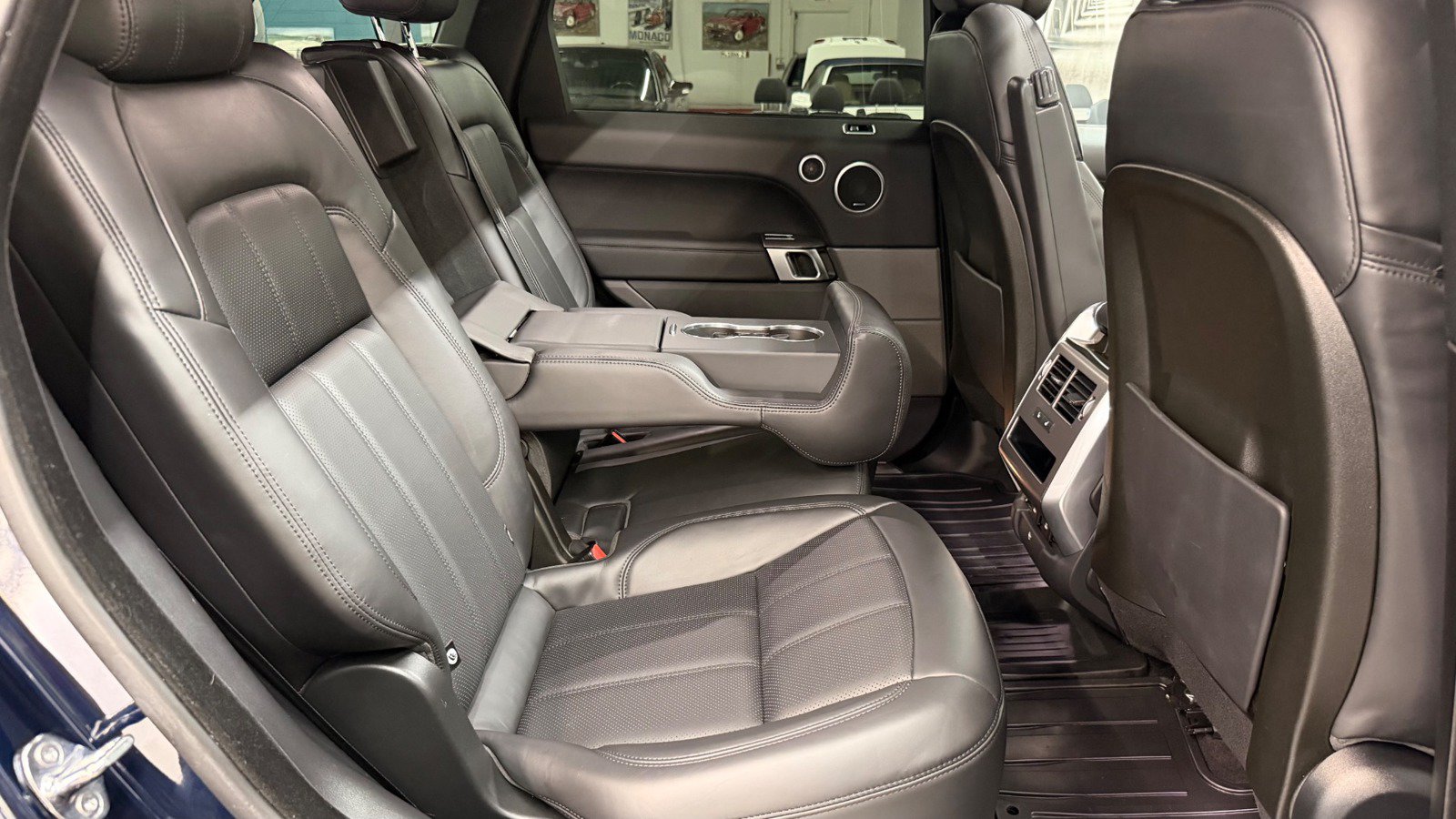 Used 2020 Land Rover Range Rover Sport HSE AWD/4WD image 32