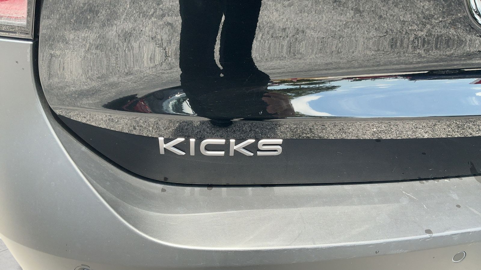 Certified 2025 Nissan Kicks SR FWD image 42