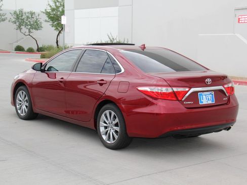 Used 2017 Toyota Camry XLE w/ Moonroof Package image 7