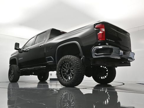 Used 2023 Chevrolet Silverado 2500 LTZ AWD/4WD image 44