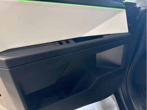 Used 2024 Tesla Cybertruck AWD Crew Cab image 19