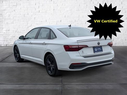 Certified 2024 Volkswagen Jetta SE w/ Black Wheel Package image 5