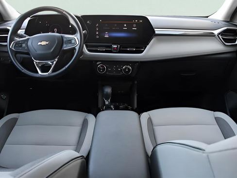 Used 2024 Chevrolet TrailBlazer LT w/ Convenience Package FWD image 15