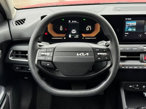 Used 2025 Kia K4 LXS image 29