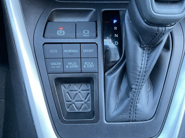 Used 2025 Toyota RAV4 XLE AWD/4WD image 32
