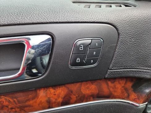 Used 2019 Lincoln MKT Livery image 13