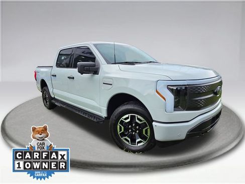 Used 2023 Ford F150 Lightning XLT AWD/4WD image 2