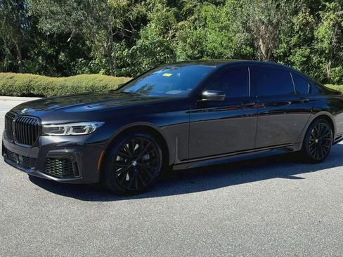 Used 2022 BMW 750i xDrive w/ Luxury Rear Seating Package image 4