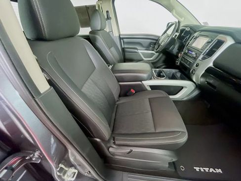 Used 2018 Nissan Titan SV w/ SV Convenience Package AWD/4WD image 29