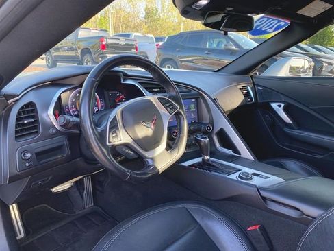 Used 2019 Chevrolet Corvette Stingray Coupe w/ 1LT RWD image 10