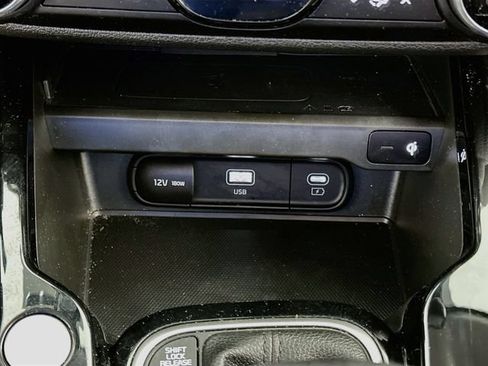 Used 2023 Kia Soul S FWD image 18