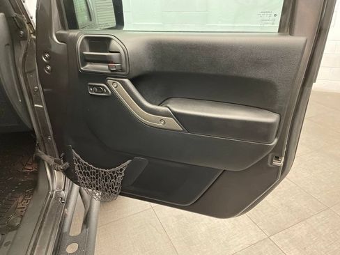 Used 2018 Jeep Wrangler Unlimited Sport S AWD/4WD image 23