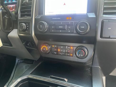 Used 2021 Ford F250 XLT w/ XLT Premium Package AWD/4WD image 26
