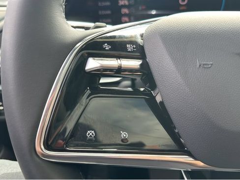 Certified 2024 Cadillac Lyriq Tech RWD image 28