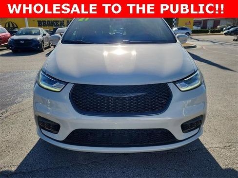 Used 2021 Chrysler Pacifica Touring-L w/ S Appearance Package image 7