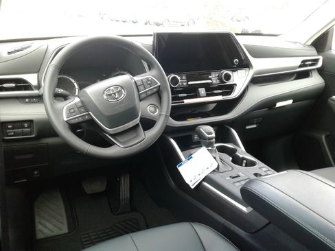 New 2026 Toyota Highlander XLE image 6
