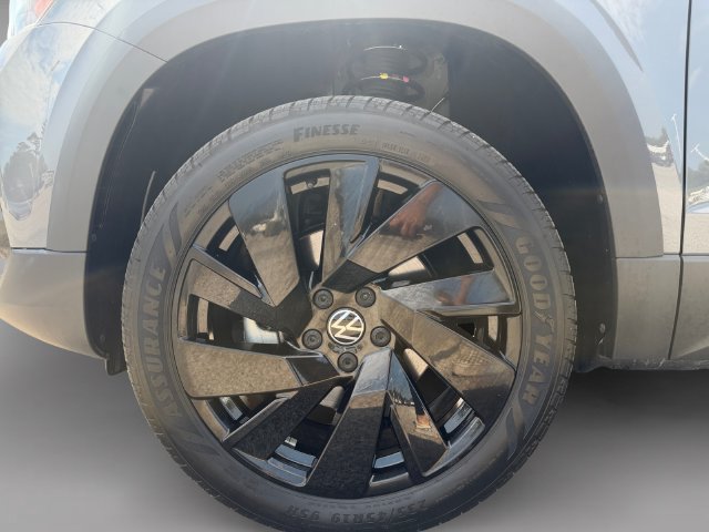 Used 2024 Volkswagen Taos SE AWD/4WD image 9