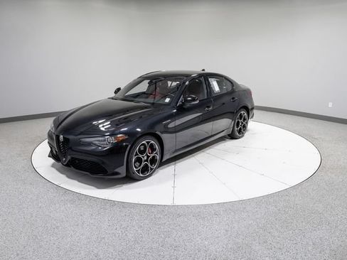 Used 2022 Alfa Romeo Giulia Veloce AWD/4WD image 37