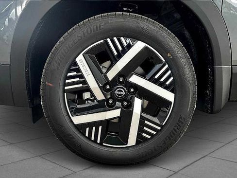 Certified 2025 Nissan Kicks SV FWD image 9