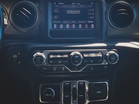 Used 2019 Jeep Wrangler Unlimited Sport S AWD/4WD image 12