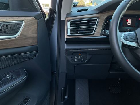 Used 2024 Volkswagen Atlas SE image 26