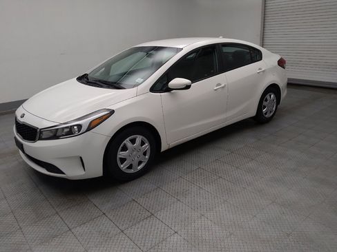 Used 2017 Kia Forte LX image 2