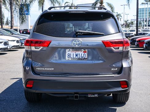 Used 2019 Toyota Highlander XLE image 9