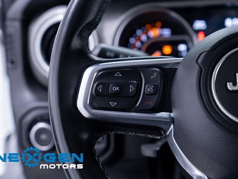 Used 2020 Jeep Wrangler Unlimited Sahara image 16