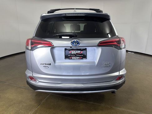 Used 2017 Toyota RAV4 XLE AWD/4WD image 11