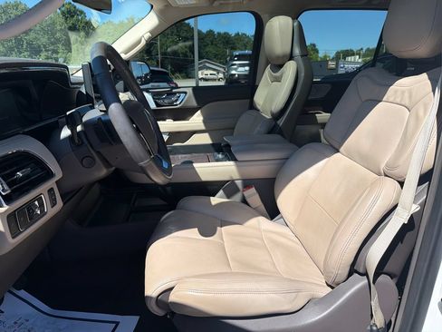 Used 2023 Lincoln Navigator Reserve AWD/4WD image 13