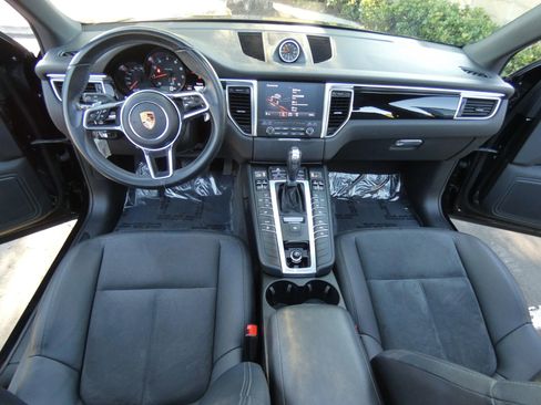 Used 2018 Porsche Macan Sport Edition image 24