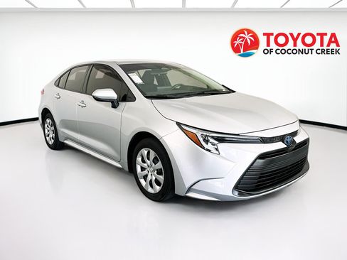 Used 2023 Toyota Corolla LE FWD image 1