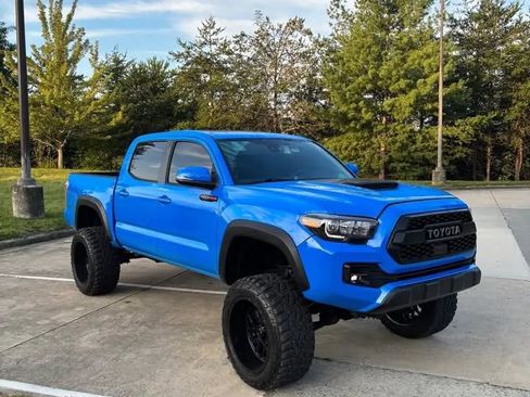 Used 2019 Toyota Tacoma TRD Pro AWD/4WD image 2