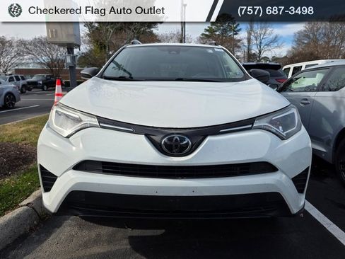 Used 2018 Toyota RAV4 LE image 2