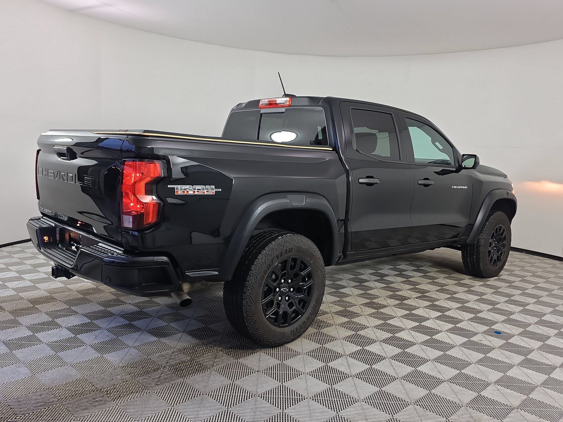 Used 2024 Chevrolet Colorado Trail Boss w/ Technology Package AWD/4WD image 7
