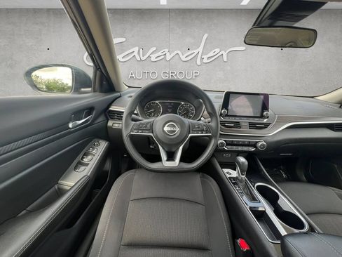 Used 2024 Nissan Altima 2.5 SV FWD image 21