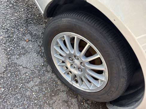 Used 2005 Chrysler Sebring Touring FWD image 7