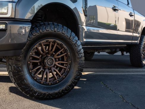 Used 2022 Ford F250 Lariat w/ Black Appearance Package image 41